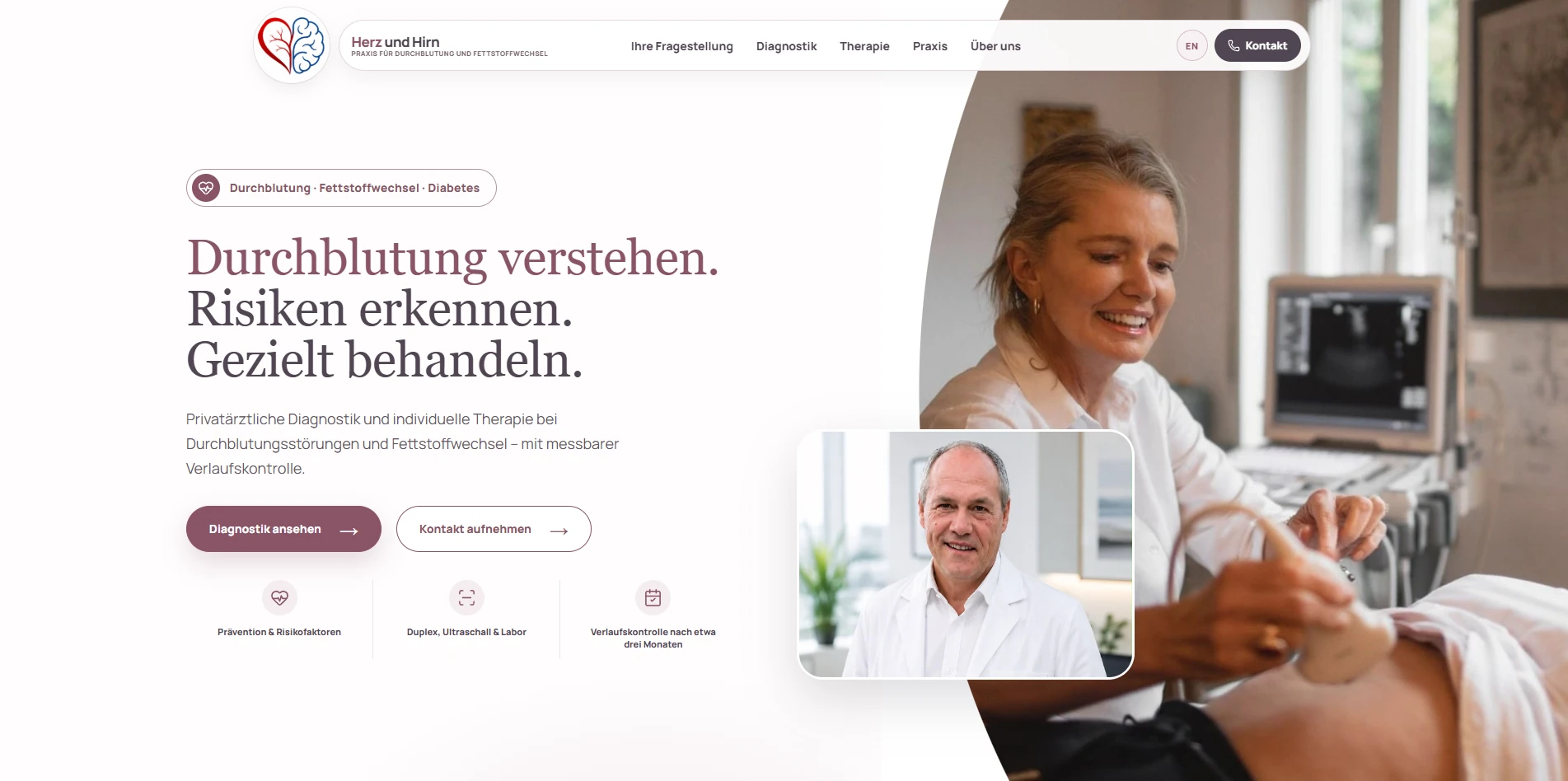 Website Herz und Hirn mit medizinischer Bildsprache und ruhigen Rosétönen