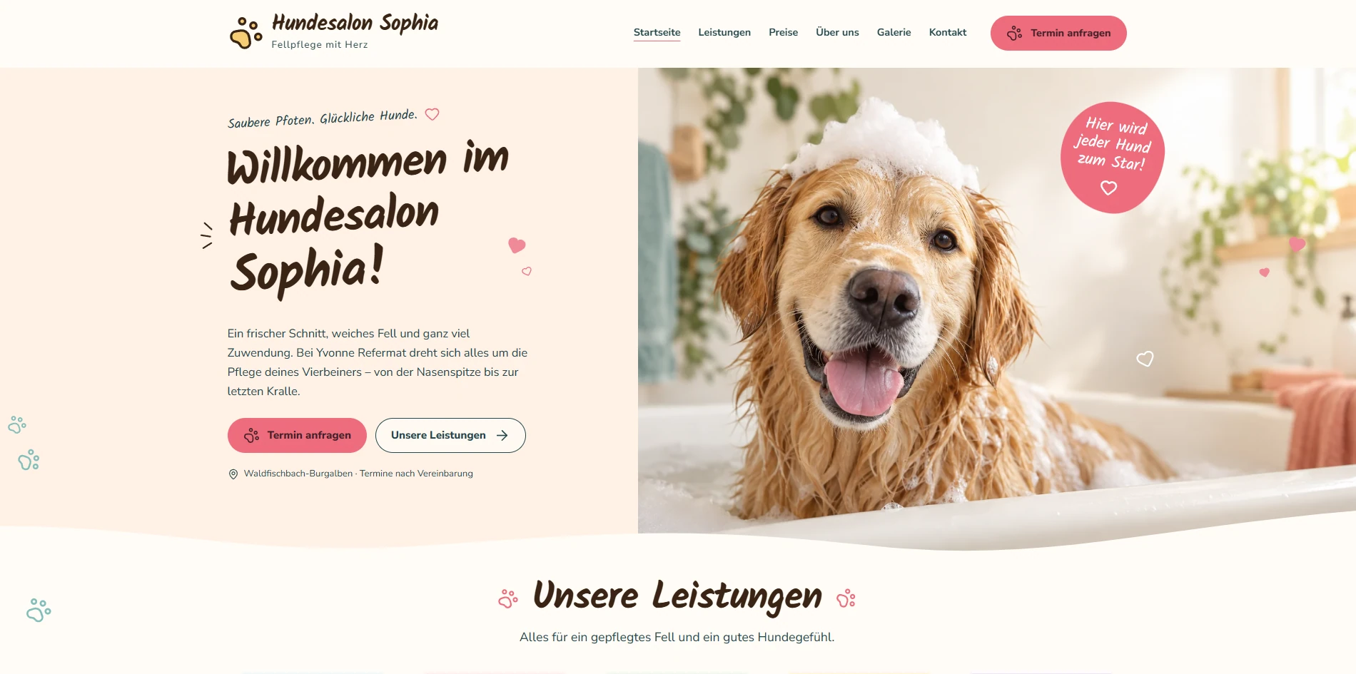 Website Hundesalon Sophia, mit verspielter Schrift, Korallrosa und Hundemotiv